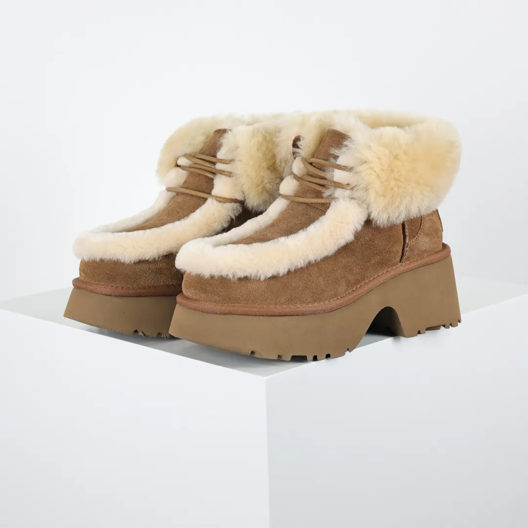 Pick up locally 💰700 Core recommended good price Independently developed original outsole, cashmere insole, keeping warm in winter, suitable for home use. In recent years, uug has launched a style series, which is partially skewed towards the preferences of young consumers, and has also been at the forefront of fashion trends. Shoe body material, water-repellent coated suede upper, 17mm UGGPURE™ implanted wool insole, lightweight non-slip and comfortable rubber outsole, with brand LOGO, complete packaging, size: 35 36 37 38 39 40